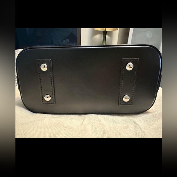 NO LONGER FOR SALE 

LOUIS VUITTON ALMA EPI BB FOR SALE - EXCELLENT CONDITION! - Picture 8 of 8